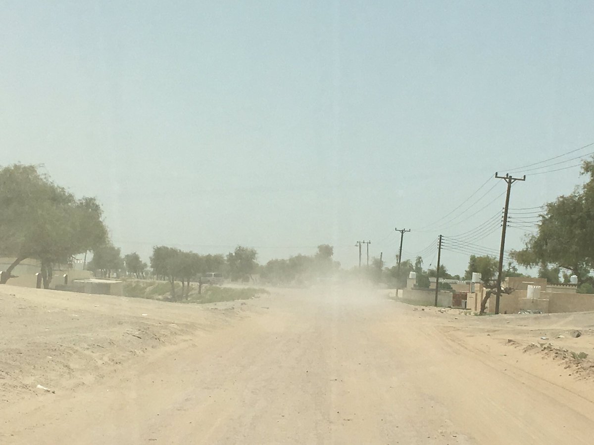 Jaalan_photo's tweet photo. سنوات عديده واهالي الولاية يطالبون المسؤولون بالحكومه حول سوء الطرق 
بالولاية ومعاناتهم المستمره لكن دون جدوى.

 فهل حان الوقت ليتم رفع المطالبات مباشرة الى #جلالة_السلطان حفظه الله بعد فشل الوزراء والمسؤولون ؟

طريق #جعلان_الاشخرة
طريق #الجوابي_السويح 
طريق #جعلان_اللبيدعه 
طريق #جعلان_سيحون 
 #جسر_البطحاء_جعلان_بني_بوعلي