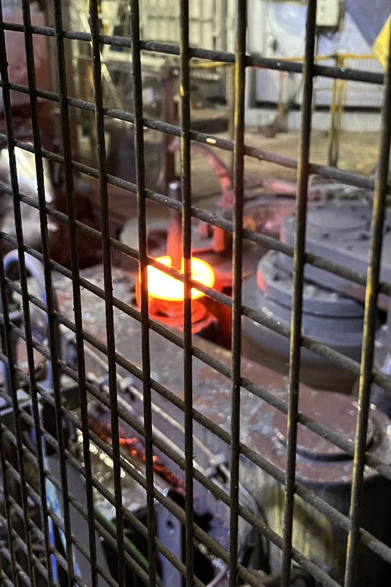 MEWA_DE's tweet photo. Treffen des Mewa-Kundenbeirats bei Platestahl Umformtechnik GmbH, einem langjährigen Mewa-Kunden, mit dem Mewa auch Werte wie Nachhaltigkeit, Umweltverantwortung sowie Toleranz und Fairplay teilt. #mewatm #kundenbeirat #B2B #textilsharing #kundenservice https://t.co/KQbe7B0MF6