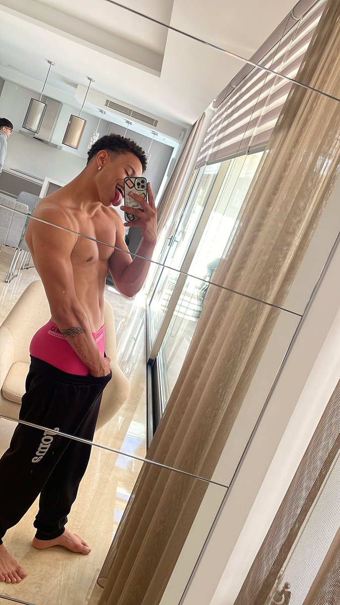 onlyjkoff's tweet photo. RT if you’re horny 🍆😏 https://t.co/9yDtTeVbkM