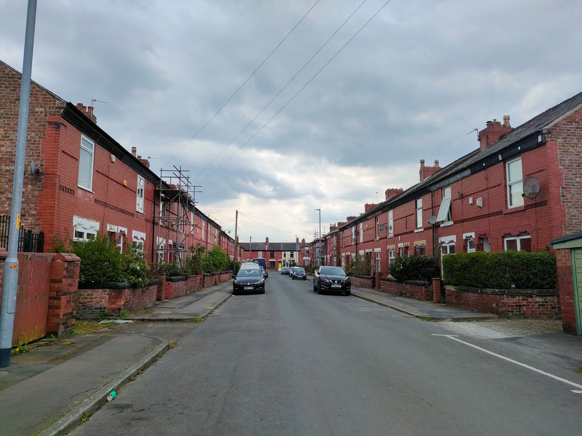 ebentoEU's tweet photo. We visited the pilot site in Manchester 🇬🇧 yesterday! We had the opportunity to meet @CarbonCoop team and the houses 🏡where our innovations will be tested. A productive visit indeed!
☝️Stay tuned for more updates
#EnergyPerformanceContracts #energyefficientbuildings #HorizonEU https://t.co/8SJpQXKF4D