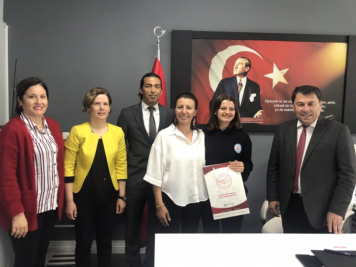 Muğla Okur Gezer Yazar Projesi Kitap Okuma Yarışması Fethiye İlçe birincisi Şehit Yüzbaşı Özgür Özekin MTAL öğrencisi Nazlı Nur ACAR, Fethiye İlçe Milli Eğitim Müdürü Sayın Ahmet ATMACA tarafından ödüllendirildi. 🏆🥇
<a href="/tcmeb/">Millî Eğitim Bakanlığı</a> <a href="/mugla_mem/">Muğla İl Millî Eğitim Müdürlüğü</a> <a href="/mugla_arge/">ArGe Muğla İl Milli Eğitim Müdürlüğü</a> <a href="/emrecay55/">Emre ÇAY</a> <a href="/memfethiye/">Fethiye İlçe Milli Eğitim Müdürlüğü</a>