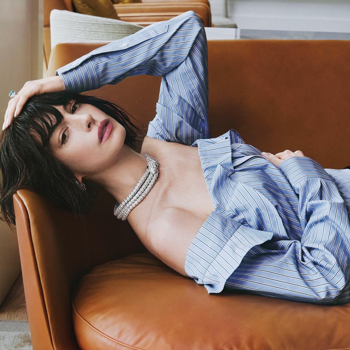 annehathawaybr's tweet photo. LINDA DEMAIS! — Nova foto de Anne Hathaway para edição da revista Elle do Japão. https://t.co/mXJhUAtBHh