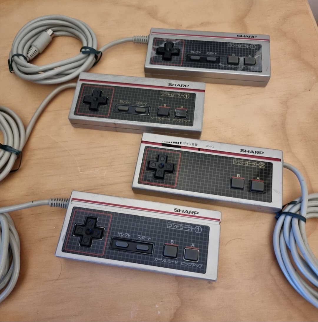 Here we have a set of very rare unique controllers for the Sharp Famicom C1,  Nintendo's first hybrid television set that plays games directly into the TV.

#retrogaming #retrocollective #retrogames #Famicom #sharpnintendo #videogaming #videogames #gamesroom #Japanesegames