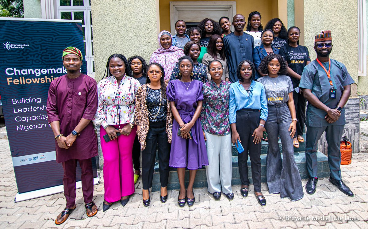 youthhubafrica's tweet photo. In his session, he asked them to discuss ways to lead with empathy and be present in their groups.
The highlight of the class was the fellows sharing their wins since the last class.
@ng_youthfund @FordFoundation
#ChangeMakersFellowship
#TheNigeriaWeWant
#yhaprogrammes https://t.co/8JpC4ogtsE