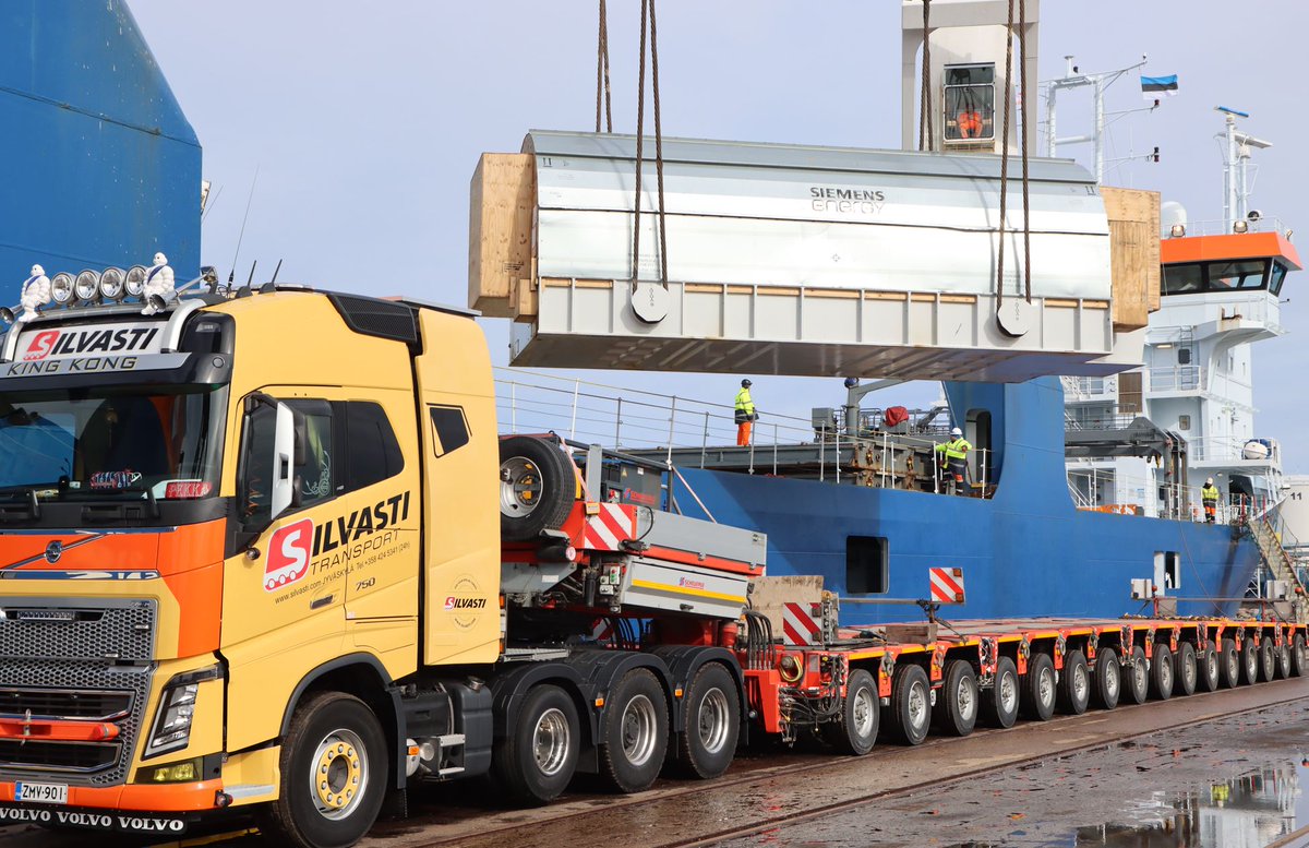 EleringAS's tweet image. 👏 The first large pieces of equipment of the Kiisa synchronous condenser station arrived in Estonia - a generator and a transformer. 
💡The condenser is one of 3 of its kind in Estonia, which will be completed within the framework of a major #synchronization project. #CEFEnergy