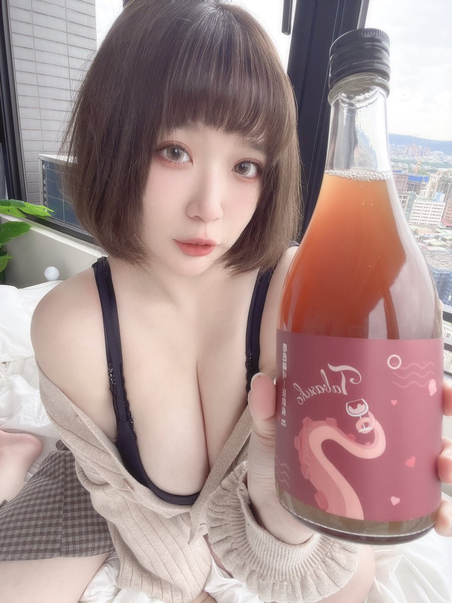 2023 VTuber異世界酒館🍺
14位台灣VTuber❤️共同參與
4/29 30！ 
就在PF38等你一起來喝嗨
今天茹要推給大家的是有一堆觸手不管何時何地都可以瑟瑟的塔芭絲可🐙的狂歡夜
濃烈的巨峰葡萄味🍇
跟她給人的視覺感覺一樣的猛烈
有興趣想體驗激烈快感的寶寶們
可以一起來狂歡喲🍺

#VTuber異世界酒館
#塔芭絲可 https://t.co/u4RiuB1gWN
