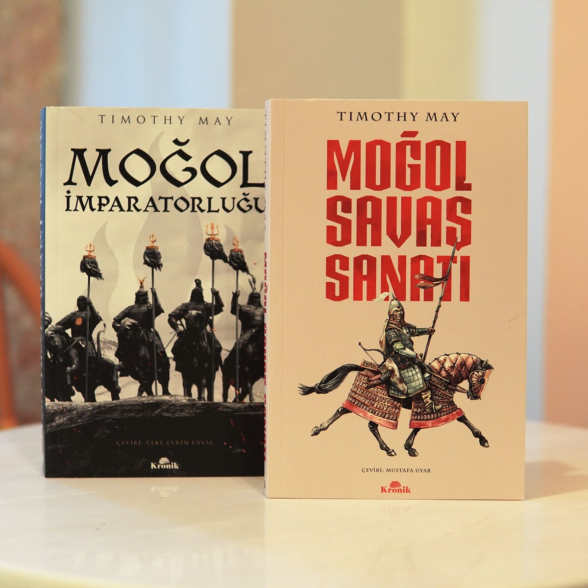 KronikKitap's tweet photo. Moğollara dair çok sayıda kitap ve makale kaleme alıp alana yeni bir soluk getiren @Prof_TimothyMay'in kaleminden...  
1) Moğol İmparatorluğu - çev: Ülke Evrim Uysal - Yayın Danışmanı: @altayfunozcan 
2) Moğol Savaş Sanatı - çev. @MustafaUyarDTCF   
https://t.co/iL1ocZVVGz https://t.co/PZlbPGdNq9