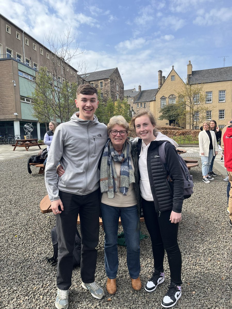 MissMcCullochPE's tweet photo. Dissertation ✅
4 years of uni officially over 📚 https://t.co/46FYNMBlRg