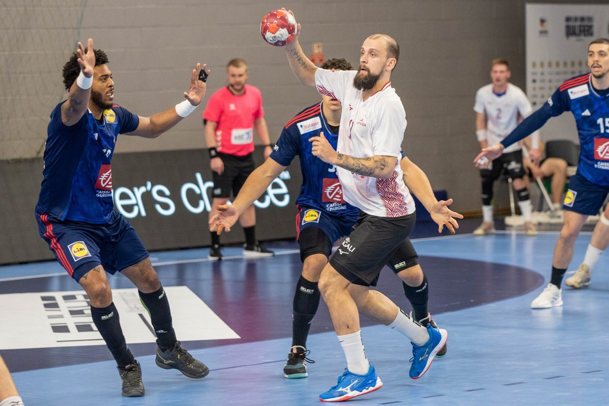 🇱🇻Latvijas izlase arī otrajā spēlē pret Olimpisko čempioni 🇫🇷Franciju piedzīvo zaudējumu, šoreiz ar rezultātu 19:38 (9:20) #ehfeuro2024 #Latvijasizlase

🌐 handball.lv/news/latvijas-…