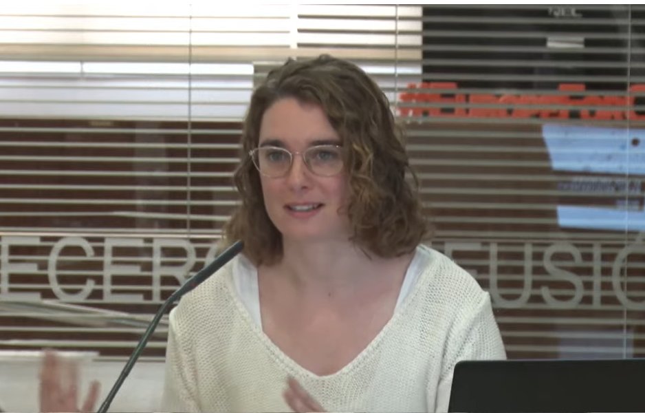 Pilar Campos, de l’AAC, de l’Ajuntament de Barcelona, identifica els criteris preliminars que cal considerar en un projecte d’IA en l’àmbit dels arxius: “Cal identificar els riscos potencials i els beneficis de la IA en l’àmbit dels arxius”. #GironaSeminarAI