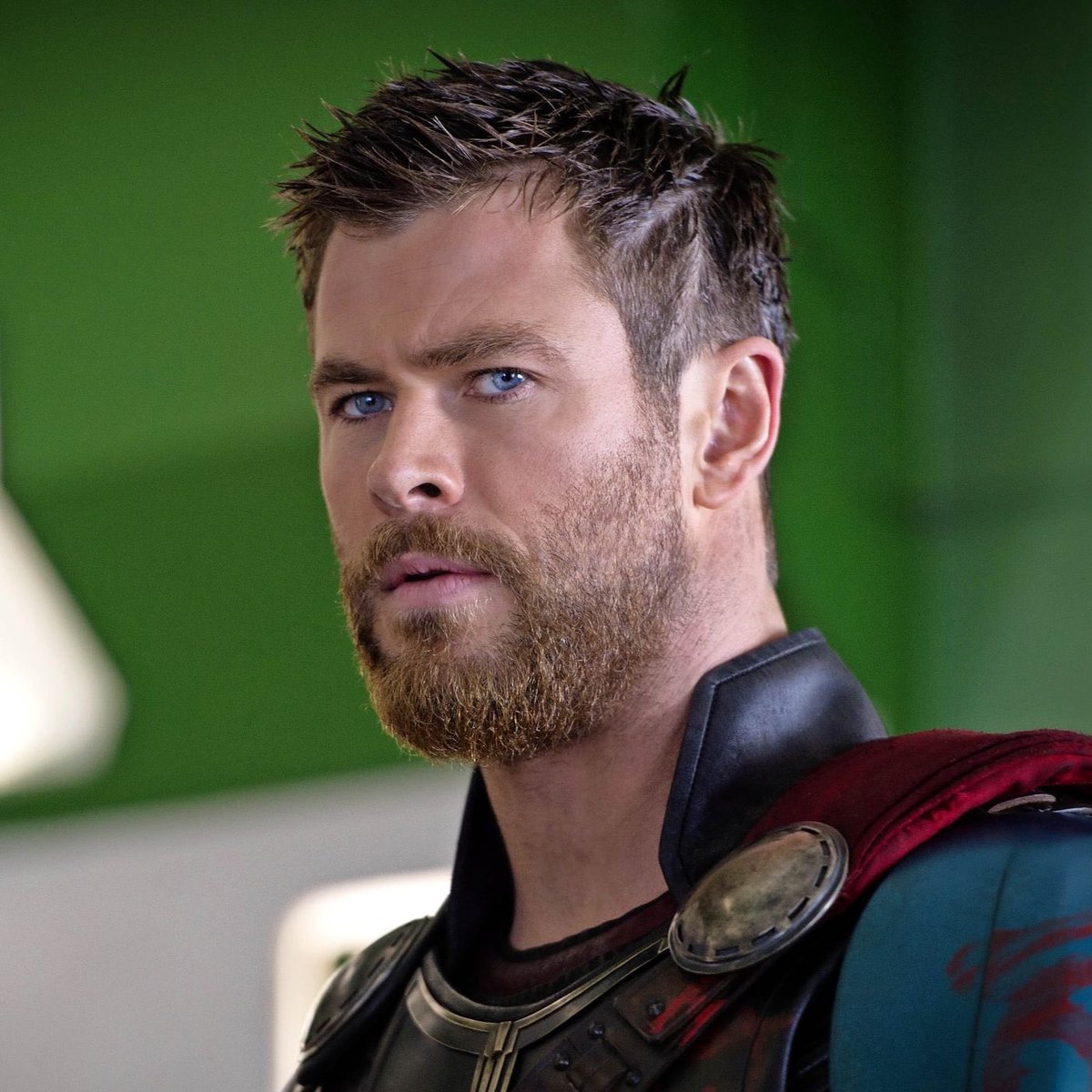 thesiansims's tweet photo. Thor: Rag And A Rock #MakeAFilmLessImpressive https://t.co/mQHYj4majr