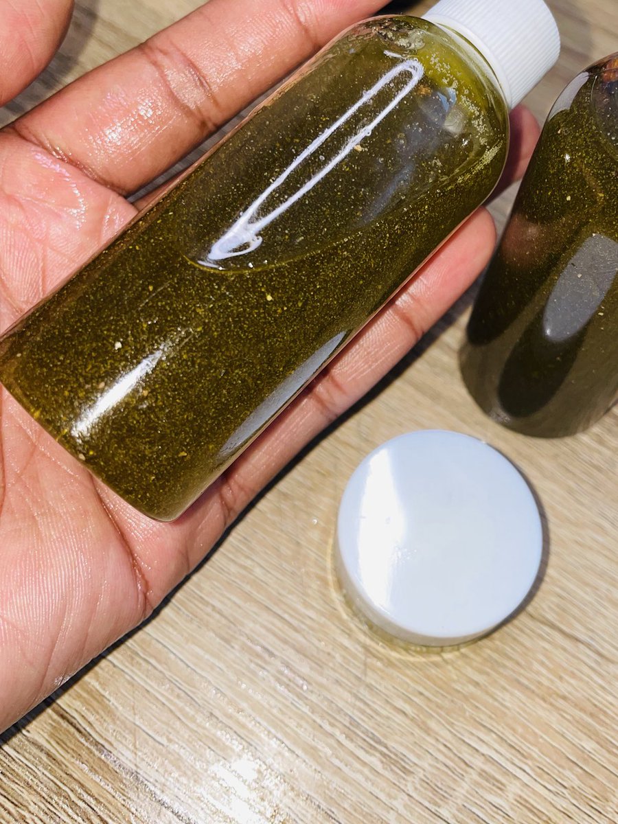 secretdebebe's tweet photo. Vient prendre ton huile . 13,50€ 80 ml .

Si tu veux acheter packaging a 35€ les 100ml va chez l’influenceuse. Magic oil

Sinon c’est même origine. Et nous on cache pas nos composants. 

#magicoil #influence #huiledepousse https://t.co/P8nUBd3afK
