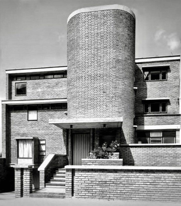 OrlandoArq's tweet photo. Hoy, en #JuevesDeArquitectura un clásico de la arquitectura Bogotana EDIFICIO MARTINEZ DORRIEN
📍Bogotá, 🇨🇴|1957
Arquitectos: Fernando Martínez Sanabria.&amp;
MARTÍNEZ Y PONCE DE LEON LTDA. https://t.co/0ZdureVwPw