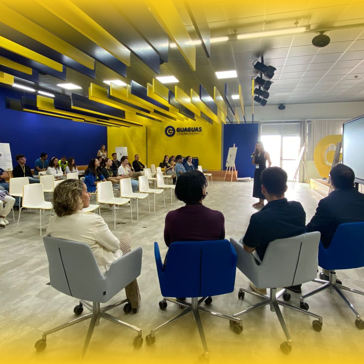 ¡EMPIEZA EL #HACKATHON DE GUAGUAS 🧠💡!

Estudiantes universitarios, trabajadores de la <a href="/ULPGC/">ULPGC</a>, personal auxiliar y personas cercanas al Campus Universitario de Tafira se acercan a la cochera para unirse a nuestro reto y ofrecernos sus ideas ⬇