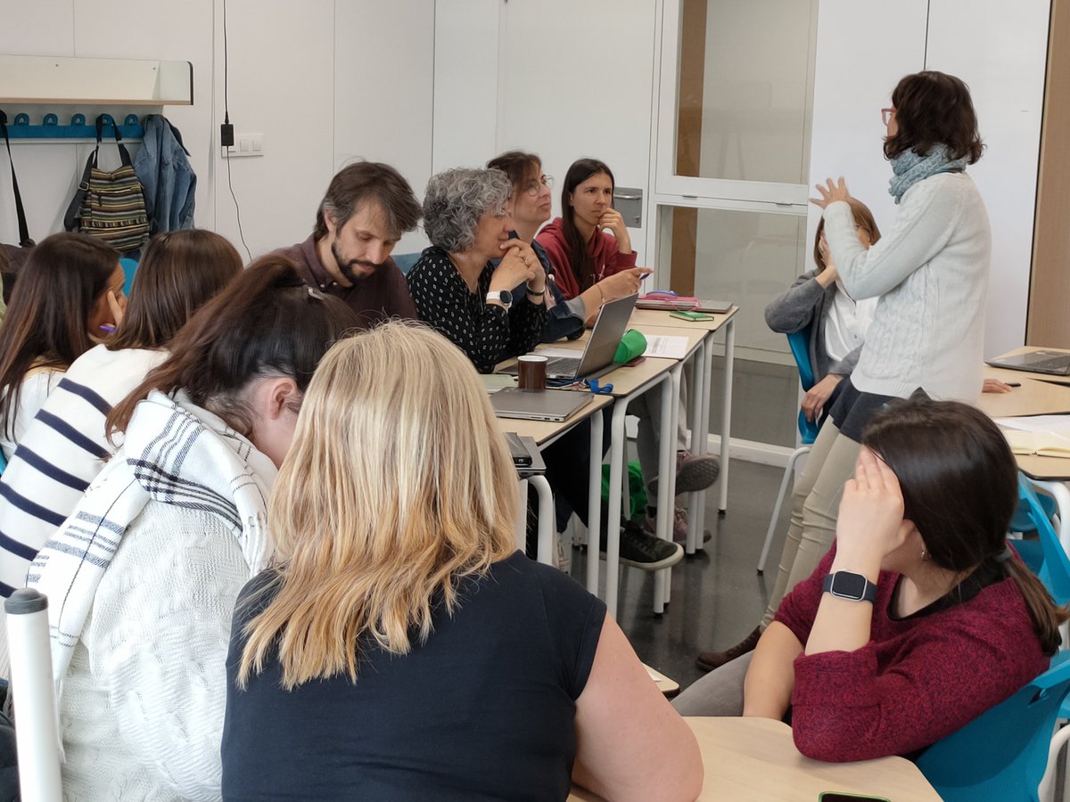 eduxarxa's tweet photo. La setmana passada vam ser a l'Institut Brugulat (@insbrugulat) de Banyoles, valorant amb el seu equip docent els resultats del redisseny dels espais d'aprenentatge del centre que s'ha fet en el marc del projecte #INTEDU.
Una experiència d'innovació educativa interessantíssima! https://t.co/G8trElKMJB