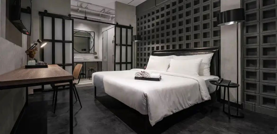 catsedih's tweet image. WOOW! nemu hotel hidden gem di bangkok liat dehhh 😳

tipe hotel nya industrialis jd tiap sudut keliatan aesthetically pleasing😍

lokasinya juga strategis, harganya cuma 390an spill gaaak?