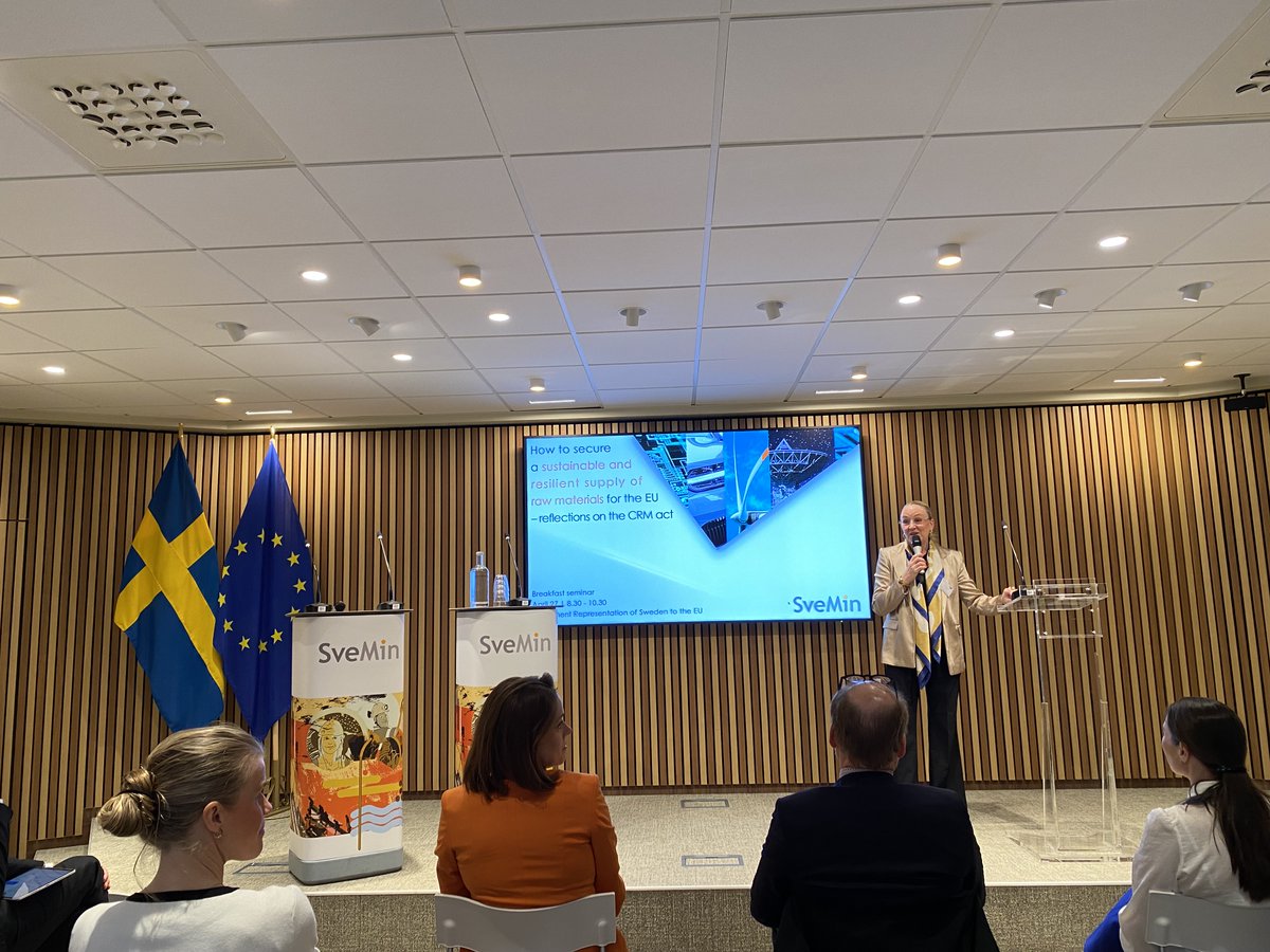 A great way to start the day: Talking about #Mining & #Metals, while munching on Swedish cinnamon buns! Thank you @Svemin_mining and 🇸🇪PermRep @sweden2023eu for organizing today's engaging breakfast panel discussion on the #CRMA. SveMin CEO @msunerfleming opening the event👇