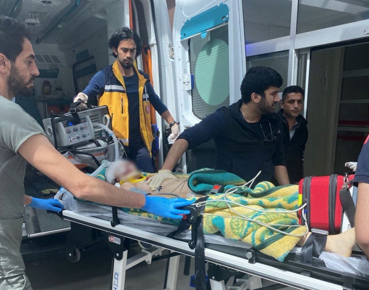 Adıyaman'da depremde eşini ve 2 çocuğunu birden kaybeden baba, girdiği bunalım sonrası hayatta kalan 12 yaşındaki kızını da vurarak intihar etti.