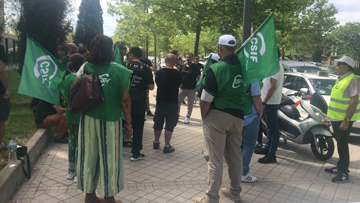 csifcbmtm's tweet photo. Empiezan las concentraciones de los trabajadores de #CBM @gruposecuoya de @InformativosTM @BuenosDiasTM en la puerta de la televisión autonómica madrileña @telemadrid. POR UNAS CONDICIONES LABÓRALES Y ECONOMICAS DIGNAS https://t.co/hdpflSdkal