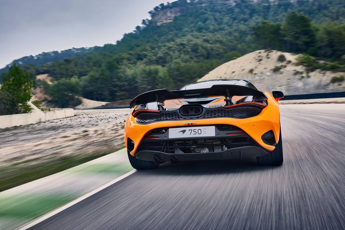 The new McLaren 750s - did McLaren photograph the wrong car or...? 🧐
In all seriousness, the 720s was already a fantastic drive, so any improvements are bound to make the 750s a belter! 

#mclaren #mclaren750s #supercars #supercar