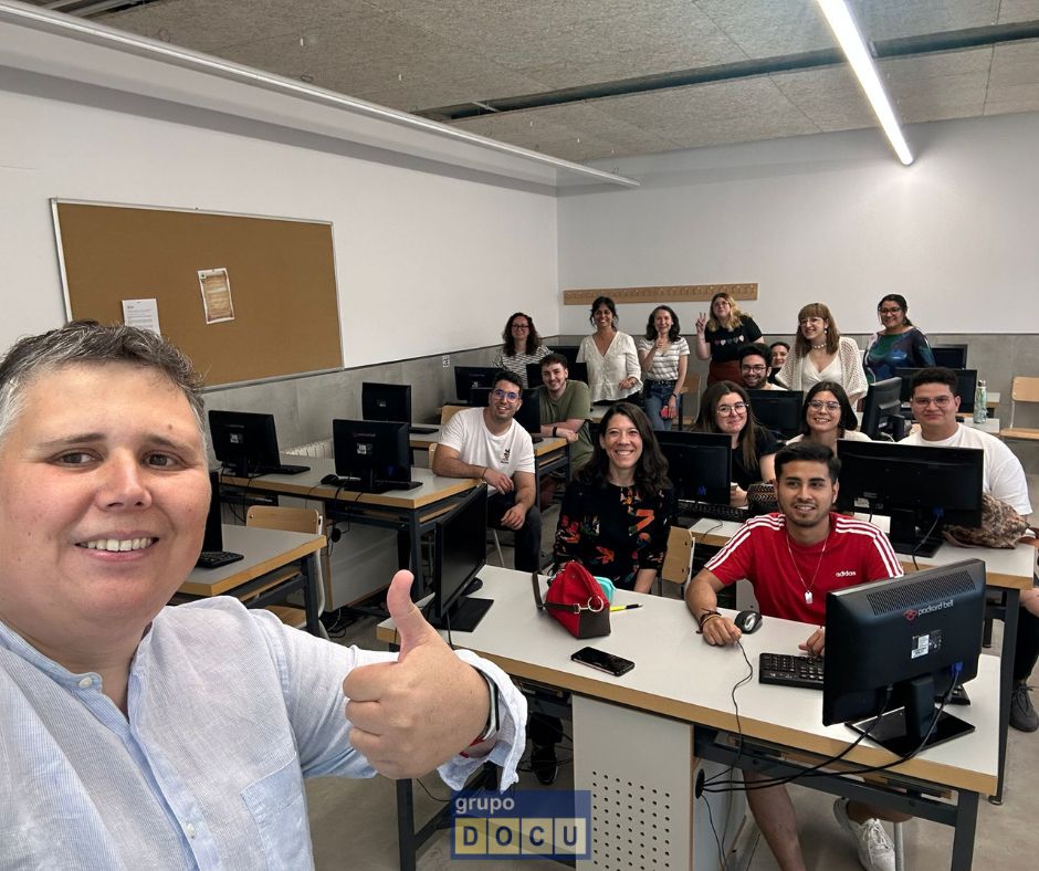 Grupo Docu (@grupodocu) on Twitter photo Ayer estuvimos con los alumnos del <a href="/Ies_Agora/">IES Ágora Cáceres</a> tuvimos la oportunidad de transmitirles el espíritu empresarial y emprendedor del #GrupoDOCU y explicar las diferentes actividades que desarrollamos.
Apostando por la vinculación de la #empresa con el ámbito educativo.
#educación Ayer estuvimos con los alumnos del <a href="/Ies_Agora/">IES Ágora Cáceres</a> tuvimos la oportunidad de transmitirles el espíritu empresarial y emprendedor del #GrupoDOCU y explicar las diferentes actividades que desarrollamos.
Apostando por la vinculación de la #empresa con el ámbito educativo.
#educación