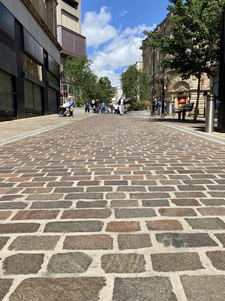 Hardscape_ENG's tweet photo. #throwbackthursday
2️⃣0️⃣0️⃣9️⃣
🧱
Heritage Streets, Bradford
💯⬇️
🧱
@bradfordmdc
@bradford2025
@balfourbeatty
#birsecivils
🧱
#heritagestreets #bradford
#porphyry #setts #cubes #fantail #cropped #royalwhite #granite #directionalguidance #paving #maplered #yellowrock https://t.co/hvnkQFIbMG