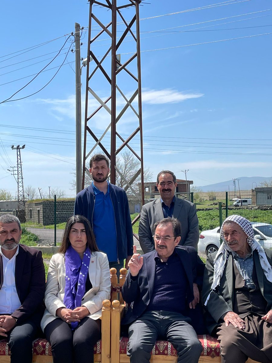 Diyarbakır Bağlar Karacadağ bölgesinde bugün köyleri ziyaret ettik.
<a href="/IhsanMerdanoglu/">Ali İhsan Merdanoğlu</a> @chpzeynep <a href="/ramazankaymak/">ramazankaymak</a> <a href="/mesutyuksel21/">Mesut Yüksel</a> <a href="/mehmetak/">Mehmet AK ( CrazyPandaTus )</a> <a href="/MhgMihrican/">@mihrican esvet</a> <a href="/BurhaSeyyar/">Burhan seyyar</a> <a href="/gaffurkilic/">Gaffur Kılıç</a>