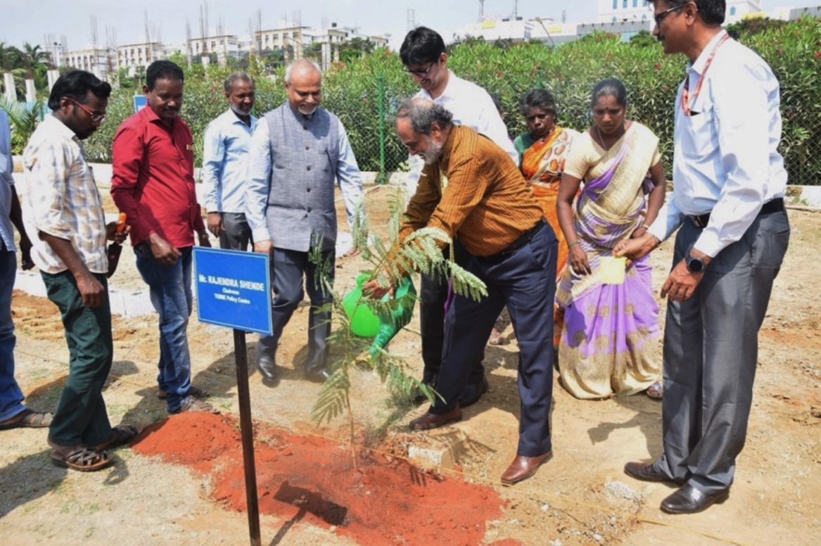 rajendrashende's tweet photo. People often refer to me as an environmental activist. I would prefer that people call me an actionist. We need actions to ensure that development continues without damaging the environment. I call it the ‘third way’!
#environnement #actionist https://t.co/k4js7chWeB