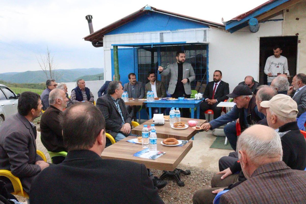 yilmazmcht's tweet photo. Dağcılar Mahallemizdeyiz…

El birliği ile yapılmış, şirin mi şirin yayla evinde mahalle sakinlerimizle beraberiz, birlikteyiz. Çalışmalarımıza devam ediyoruz. 

Sözümüz söz, 14 Mayıs’ta doğru adımlarla yol devam inşallah. https://t.co/xQsExr8VXJ