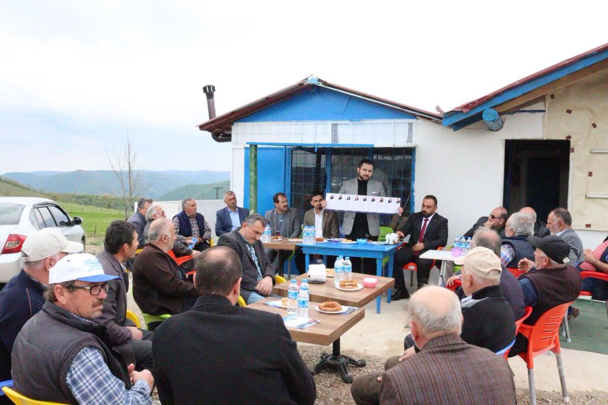 yilmazmcht's tweet photo. Dağcılar Mahallemizdeyiz…

El birliği ile yapılmış, şirin mi şirin yayla evinde mahalle sakinlerimizle beraberiz, birlikteyiz. Çalışmalarımıza devam ediyoruz. 

Sözümüz söz, 14 Mayıs’ta doğru adımlarla yol devam inşallah. https://t.co/xQsExr8VXJ