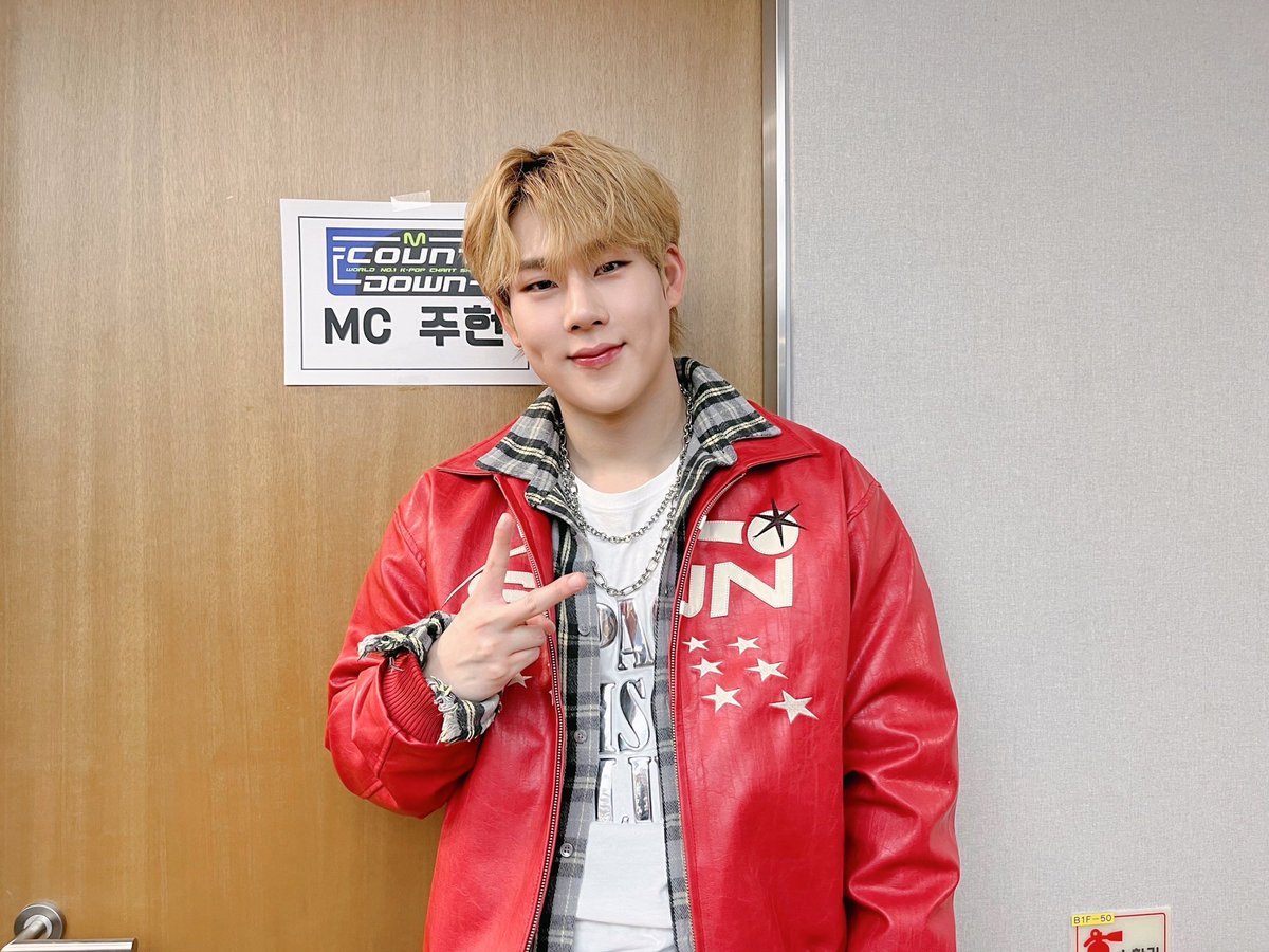 OfficialMONSTAX's tweet photo. 📸
230427 #몬스타엑스 #주헌
Mnet #엠카운트다운 완료 🐝

쭈 투더 허 투더 니니 ❤
힙랑이 주헌과 함께한 
꿀카운트다운! 완료~ 🐯
다음 주 꿀요일에 만나요!

#JOOHONEY 
#MONSTA_X #MONSTAX 
#Mcountdown https://t.co/T8UnrPpmj0