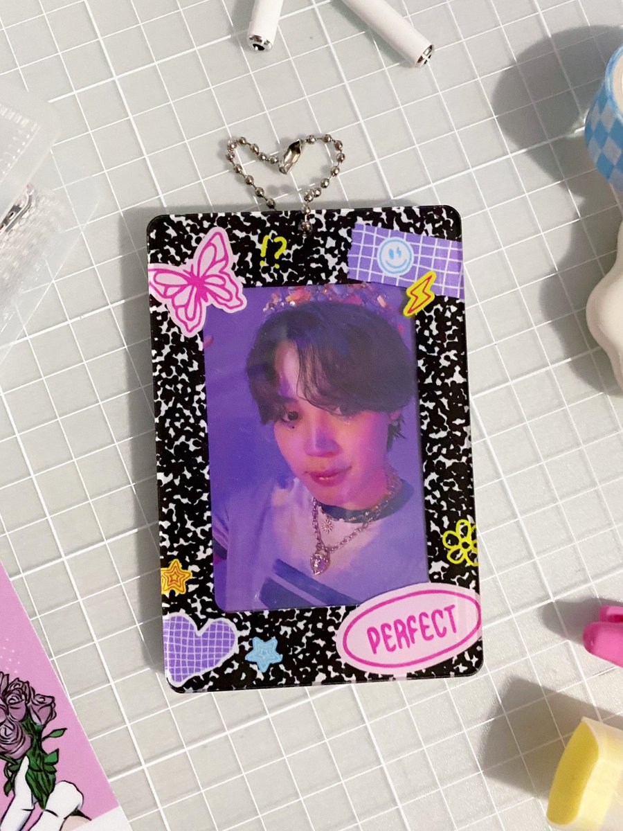 studiodulset's tweet photo. mimi crown with this pc holder 🤩👑

i’m running out of pcs to preview, bili na kayo 🙇🏻‍♀️

COMPOSITION BOOK 📓🖤
ACRYLIC PHOTOCARD HOLDER

₱375.00 each • 15 slots only

PRE-ORDER
DOO &amp; DOP : May 7

FORM : https://t.co/K5yFh6eu2m https://t.co/zBrV4n8WGT