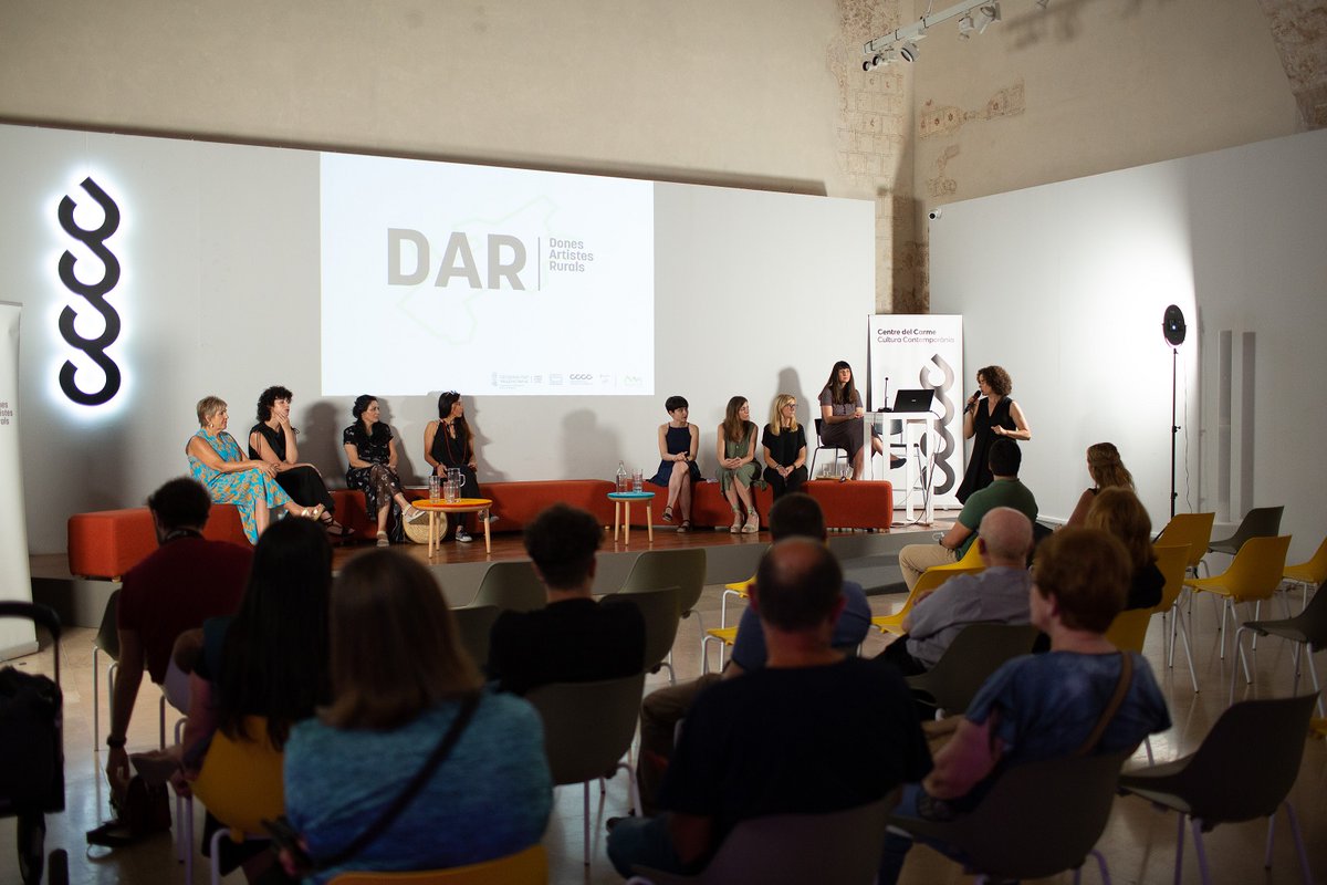 ConsorcioMuseos's tweet photo. ➰ Impulsem el treball de dones artistes a la
@MlaValldAlbaida amb el projecte #DAR @tectonica_ac

Una iniciativa que treballa per a fomentar el desenvolupament personal i professional de les artistes, promocionar la seua producció artística i generar sinergies. https://t.co/Lwzxr3Ir9S