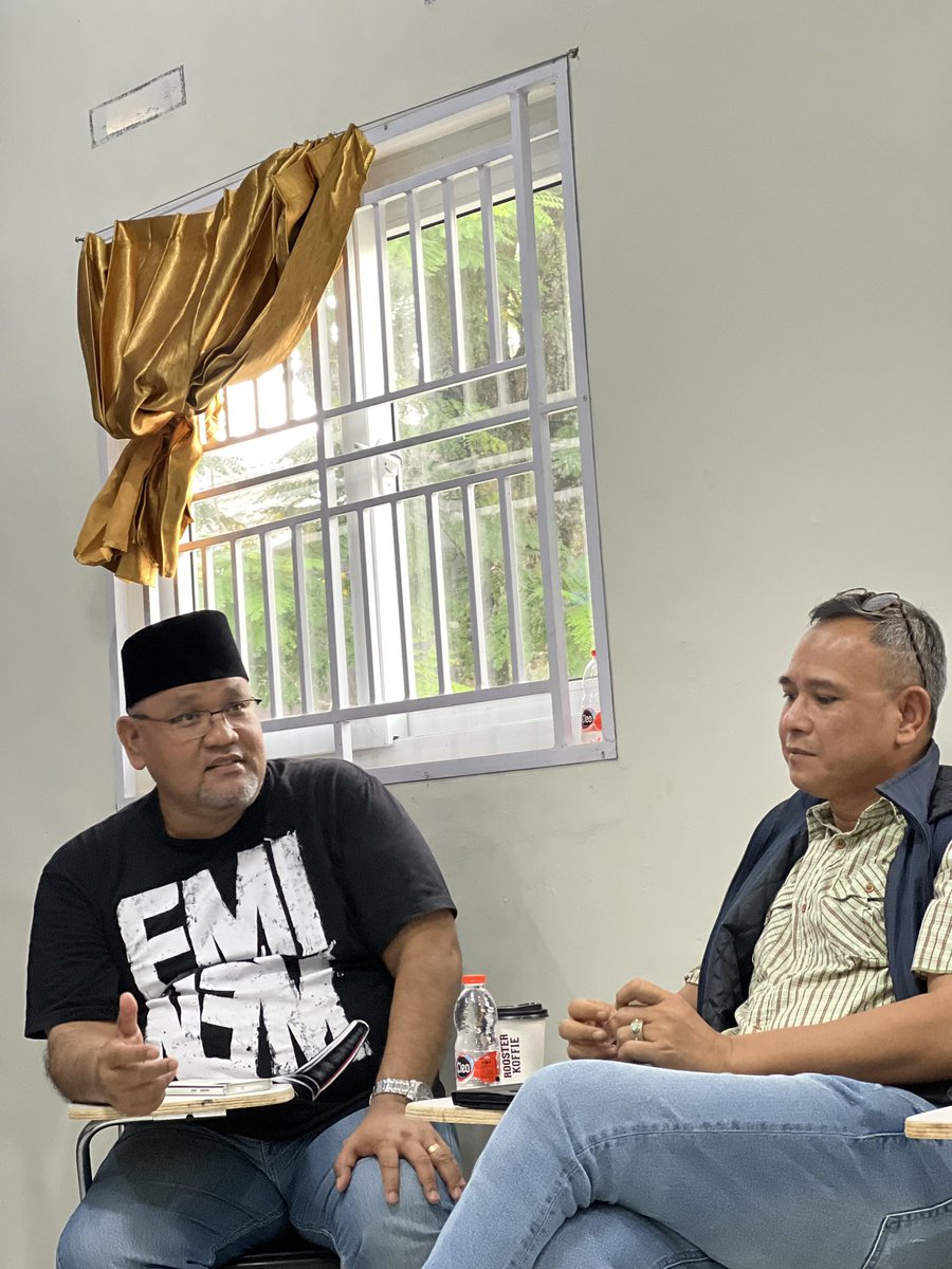 Ngobrol santai sore seputaran apa saja dan siapa saja bersama bg <a href="/TeguhTimurCom/">Teguh Santosa</a>