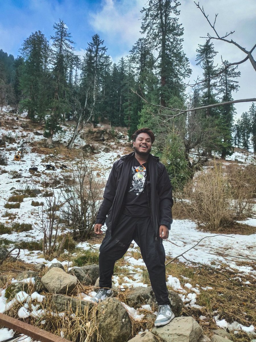 iamAshdaniel's tweet photo. Mountains always brings the joy 🥰😻
#Travel #mountains #India https://t.co/Hp1zT6J6Em
