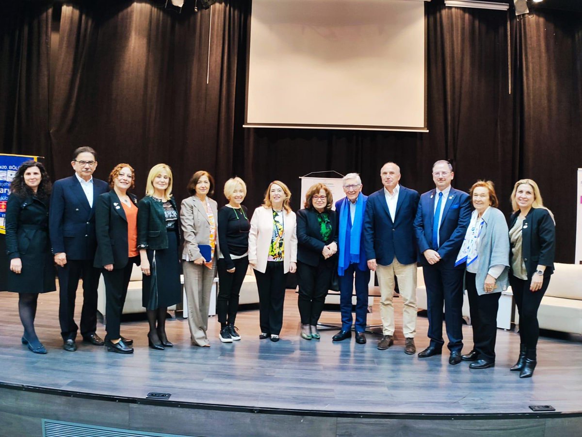 PPirim's tweet photo. Rotary 7. Kadın Paneli Galatasaray Rotary ve Ataşehir Rotary Kulüpleri  sponsorluğu ile yapıldı. Gülden Türktan moderatörlüğünde,  Osman Ulagay, Meral Tamer, Şerif Kaynar, Serpil Yılmaz 'ın konuşmacı olarak katıldığı  panel  ATAŞEHİR Novada Konferans Salonunda gerçekleşti. https://t.co/ADRzUccoFy