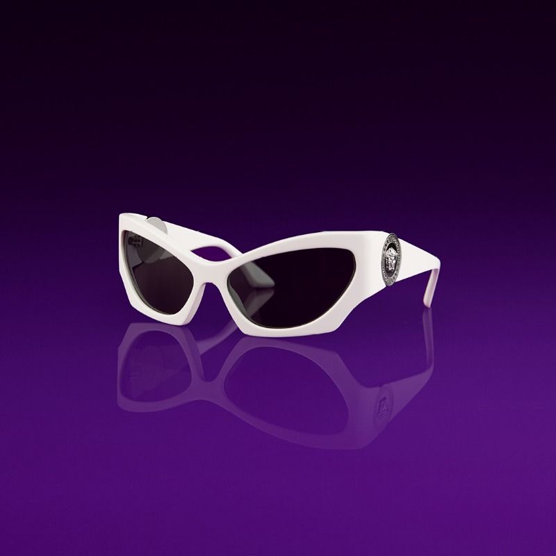 Versace's tweet photo. Versace Eyewear Spring-Summer 2023, now in boutiques and at https://t.co/3RxPsl4NwR

#VersaceEyewear
