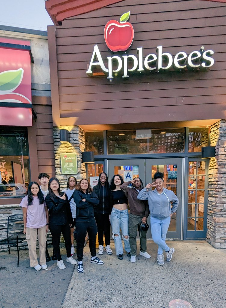 HoopsQueens's tweet photo. Back with most of the Francis Lewis High School Women's Basketball team, finally!

Getting together was a joy; thank you @Applebees for hosting! #NYC #Queens #Hoops https://t.co/OkRLDtU6Ep