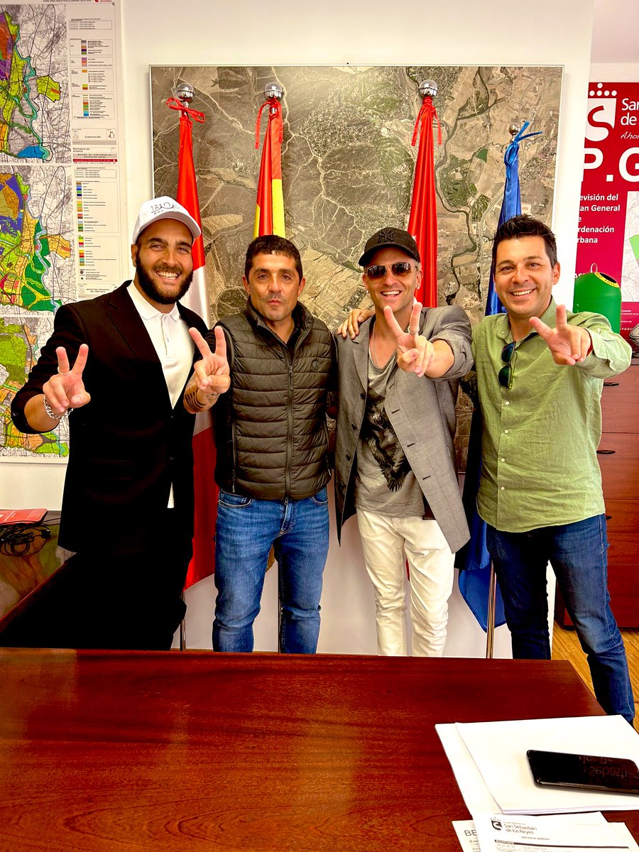 Gracias <a href="/MPerdiguero_/">Miguel Ángel Martín Perdiguero</a> <a href="/Miguel_Coleta/">Miguel Moreno Coleta</a> <a href="/VecinosSanSe/">Vecinos por SanSe</a> por el apoyo y cariño siempre 🙌🫶
Abrazo al equipo