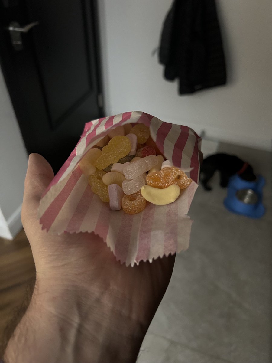 M (@hewligan) on Twitter photo Top marks to dog-friendly <a href="/doghouseedin/">BrewDog DogHouse Edinburgh</a>, who’s pick’n’mix selection for hotel guests is far, far superior to another Brewdog hotel who I’ll not mention :D Top marks to dog-friendly <a href="/doghouseedin/">BrewDog DogHouse Edinburgh</a>, who’s pick’n’mix selection for hotel guests is far, far superior to another Brewdog hotel who I’ll not mention :D