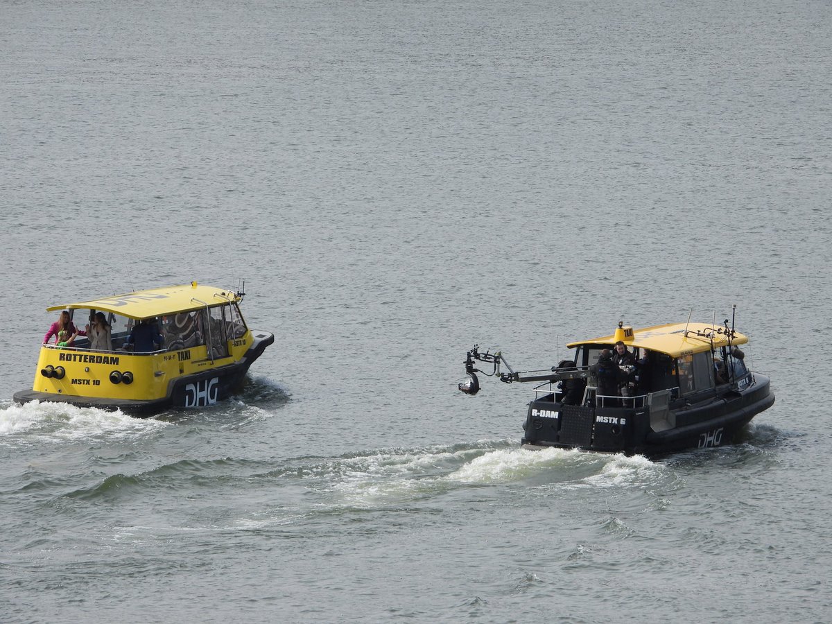 Lo3ksky's tweet photo. #kingsday #watertaxi #Rotterdam #katendrecht https://t.co/nfopi5ernC