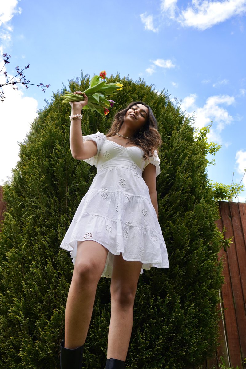 Does anyone know how to adult ?? (asking for a friend) 

22 💐