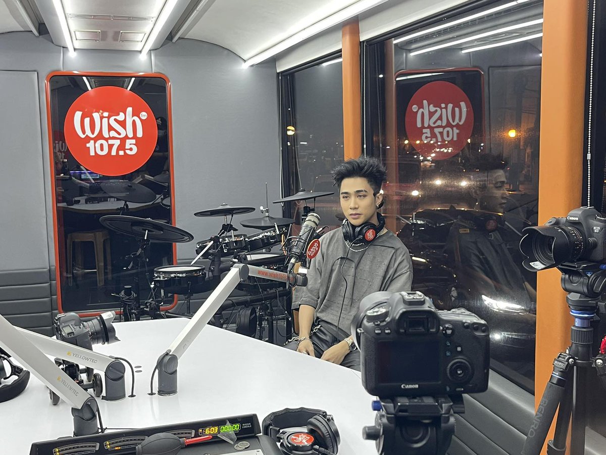 JoshCullen_s's tweet photo. If you're hanging round the Wish Bus tonight, I'm live now. If you're part of Team Bahay though, don't worry! You can still listen by tuning in on the radio or going to @wish1075's website. 

https://t.co/Bcorbm20MZ 

JOSH CULLEN ON WISH BUS
 #JOSHCULLEN
#PakiusapLang https://t.co/7OjpQoEYIW