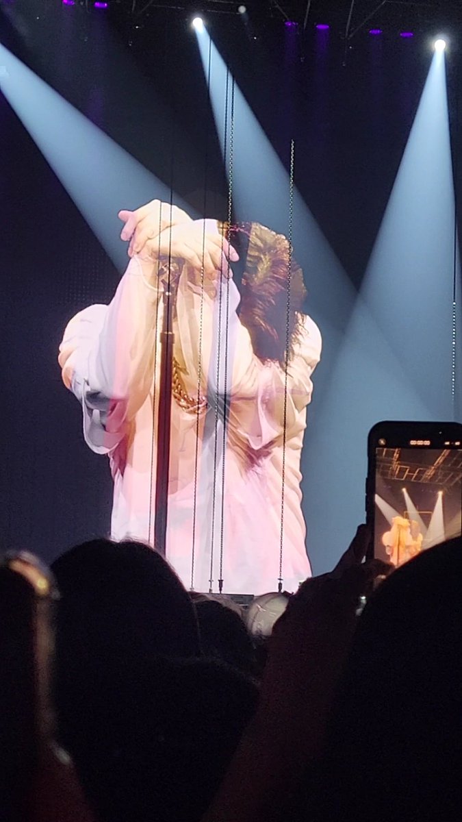 #AgustD_SUGA_Tour dün akşam bazı insanlar bu dünyada cenneti yaşadı ve biz yine uzaktan seyrettik🥺🥺🥺