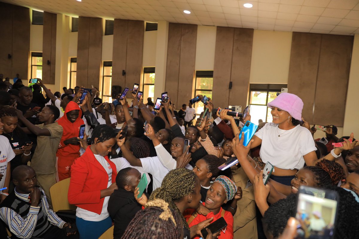 SpiceDianaUg's tweet image. Capture the star gal📱 📸 
#simpleman out on YouTube