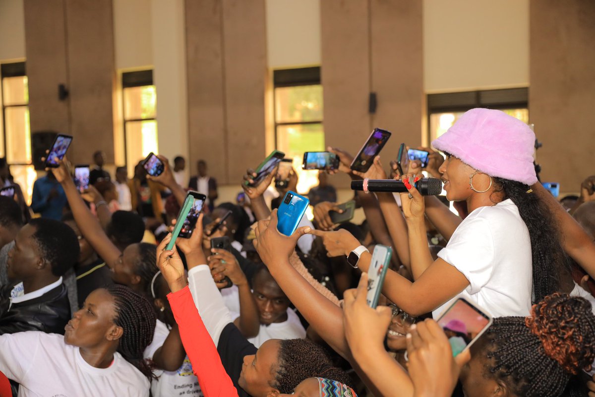 SpiceDianaUg's tweet image. Capture the star gal📱 📸 
#simpleman out on YouTube