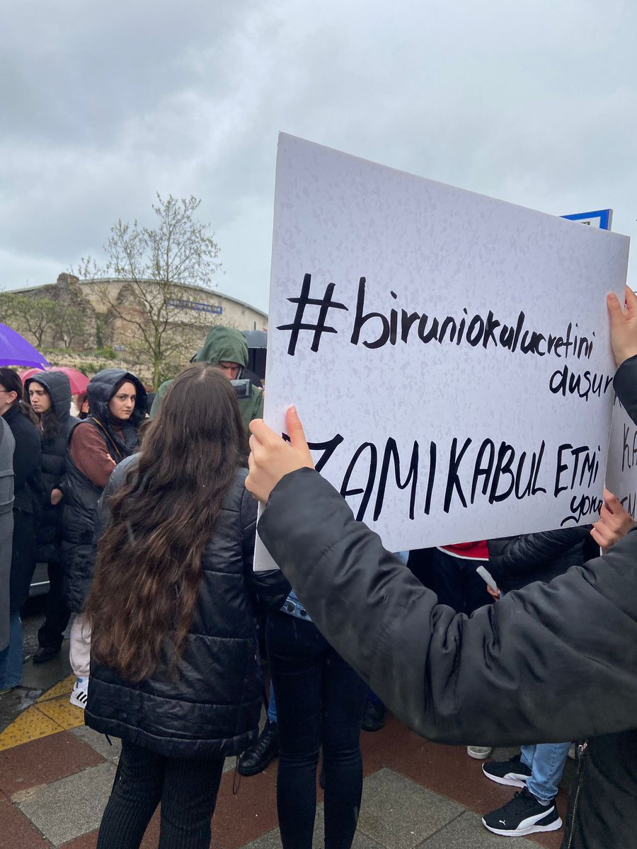 sparklechick0's tweet photo. İmajınız da okulunuz da zedelendi
Belki bir sürü yeni müşteri kaybettiniz
Tek bir soru
Değdi mi?
#biruniokulücretinidüşür #biruni @BabalaTv @OguzhanUgur @kilicdarogluk @haluklevent @FOXhaber @ihacomtr @odatv @birunidedikoduu https://t.co/tG7iUajuvE