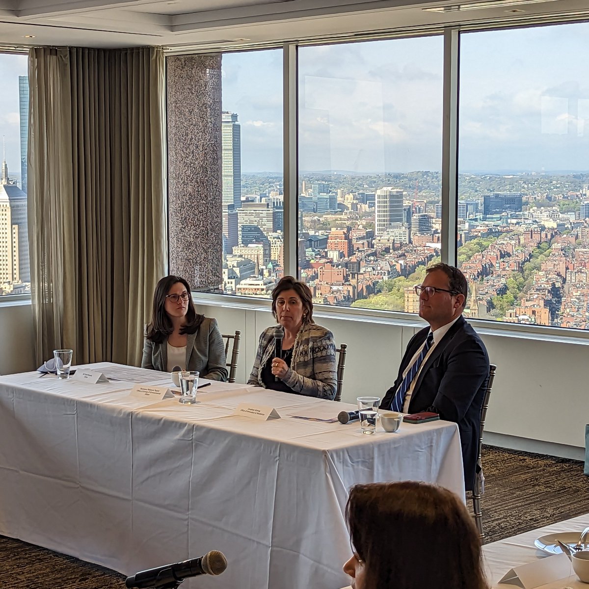 alligroberts's tweet photo. A fantastic morning talking w/ @EEASecretary, @senatorbarrett &amp; @jeffroy about how the Administration &amp; legislature will work together to tackle the #climatecrisis. @CeresNews &amp; our members are eager to partner with you to make net zero emissions by 2050 a reality 🌎💪🔌⚡️🛻🏡🌆 https://t.co/OyC3p9mOuU
