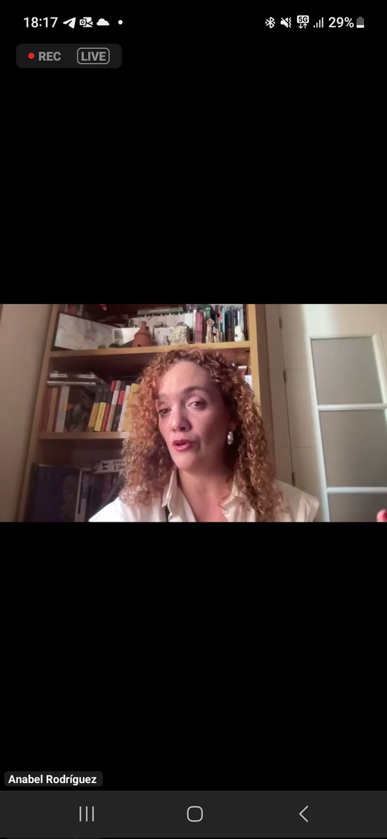 Escuchando a <a href="/Anabelrodsan/">Anabel Rodríguez</a> y a Luis Sáez de la <a href="/EditoraEx/">Editora Regional de Extremadura</a>  hablar sobre #ElCredodelosSuicidas. @Pfomentolectura <a href="/pineda_chelo/">Chelo Pineda Pizarro</a>