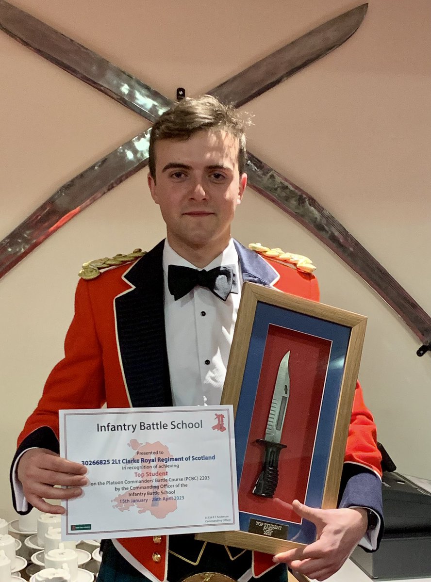 SchwerpunktZ's tweet photo. Platoon Commanders’ Battle Course 2203 ✔️
Top student / ‘Binos’ winner:
2Lt Clarke @The_SCOTS ⚔️
Dinner Night principal guest and speaker - DComd @armycmc 🎤
And excellent entertainment Entertainment from @RiflesRegiment Bugles 🎼
@IBSBrecon @ArmyInfantryHQ @LWC_UK https://t.co/XSKUECCPRC